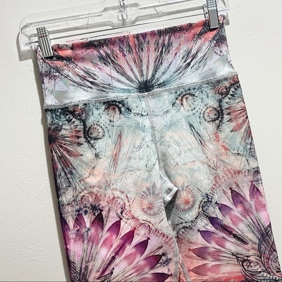 EVOLUTION & CREATION Women’s Multi-Color Elephant Print.  Size small. - Picture 3 of 7